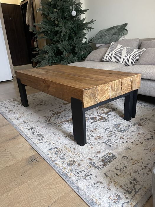 Масивна Холна Маса - дърво и метал.