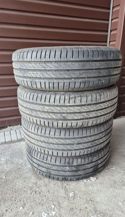Срочно. Продам резину. Комплект.