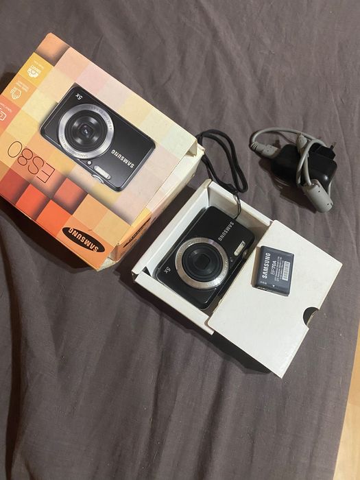 Продавам цифров фото апарат SAMSUNG ES80