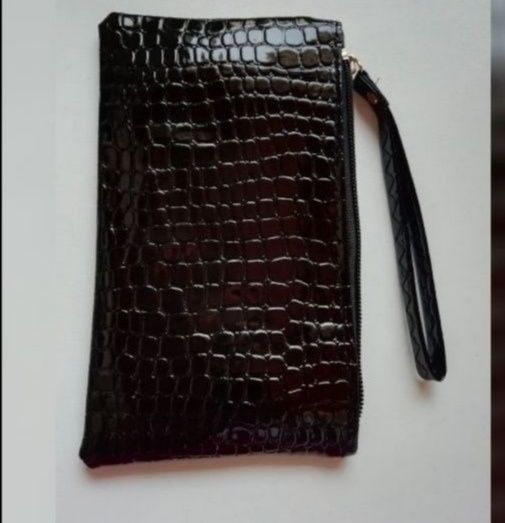 Сумочка косметичка лакированная. Новая.