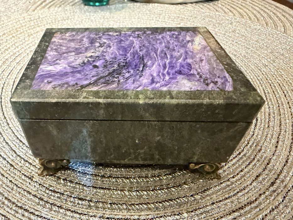 Шкатулка малахитовая