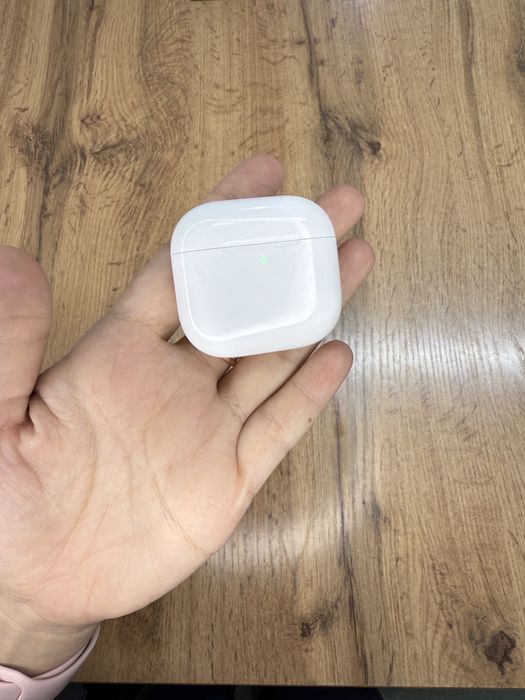 Наушники AirPods 4