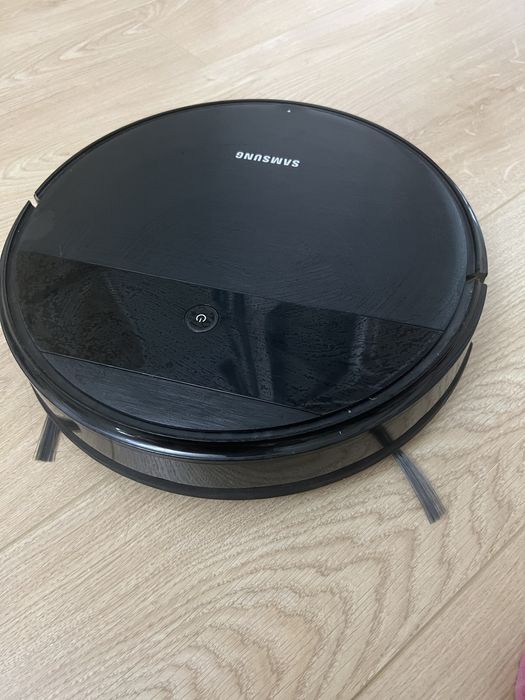 Робот пылесос со станцией