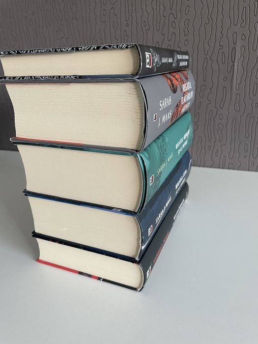 Seria acotar regatul spinilor si al trandafirilor sarah j maas