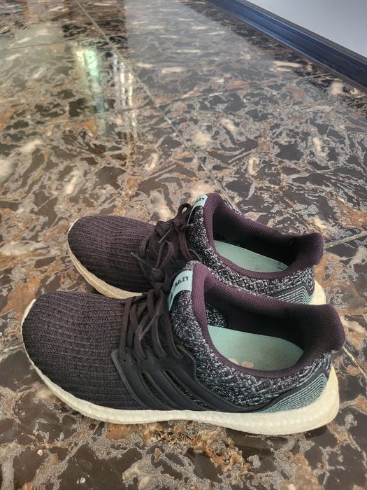 Vand adidasi ultrabust nr40. Stare foarte bună.