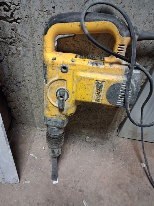 Отбойник молоток