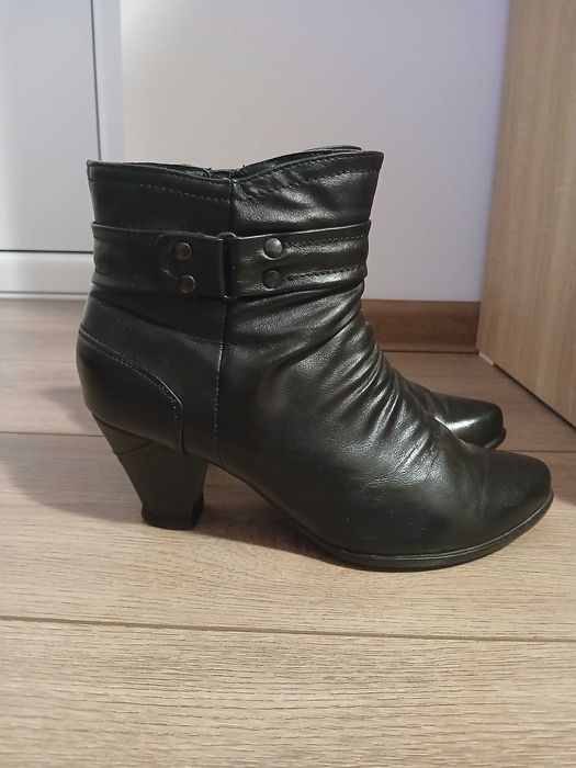 Продавам дамски боти,сабо