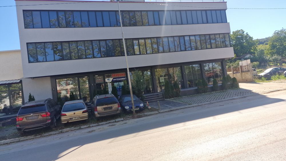 Офиси, склад,магазин,автосервиз и  заведение под наем . СИЛИСТРА