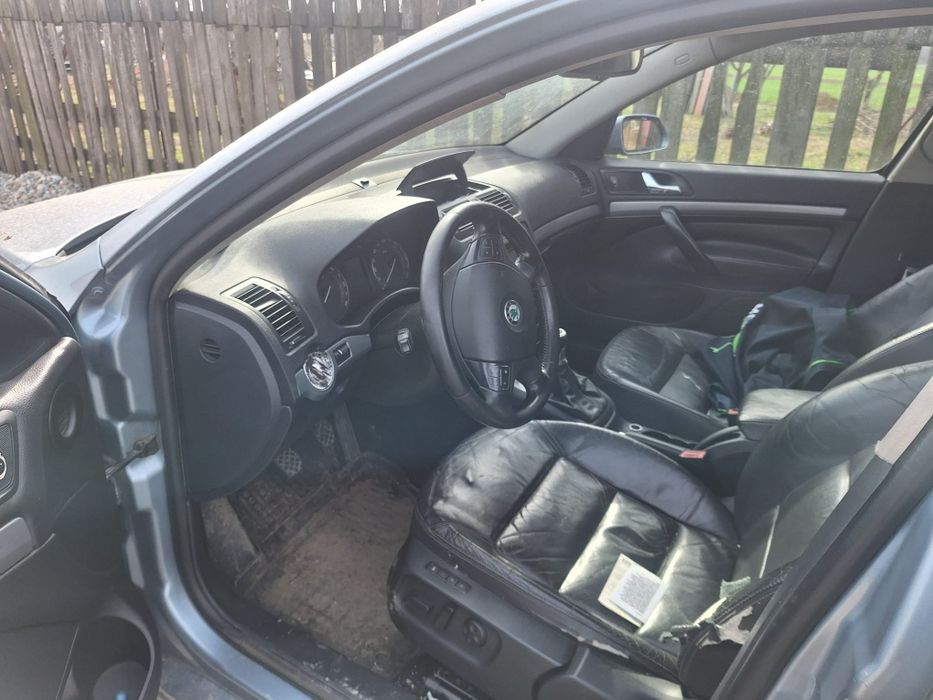 Dezmembrez Skoda Octavia 2 1.9 tdi xenon