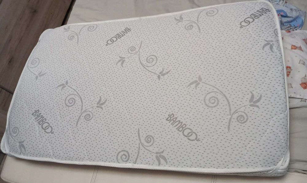 Бебешка кошара трансформираща се в бюро