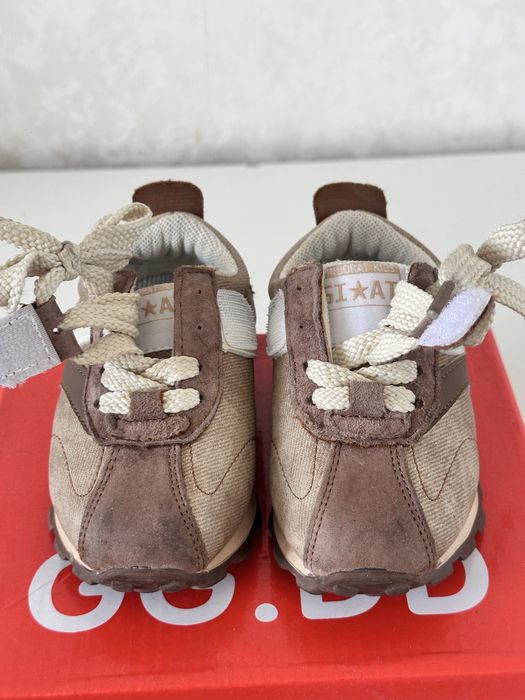 Детстке кроссовки