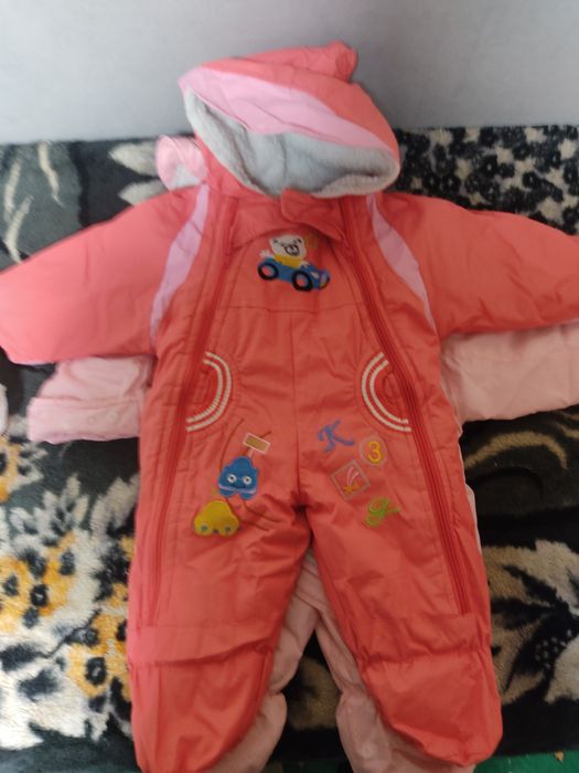 Продам детские комбезы