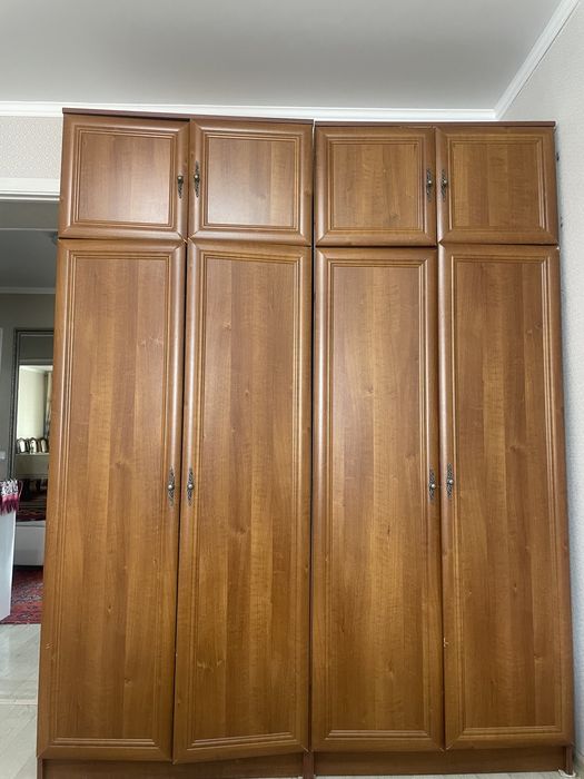 Большой шкаф в хорошем качестве