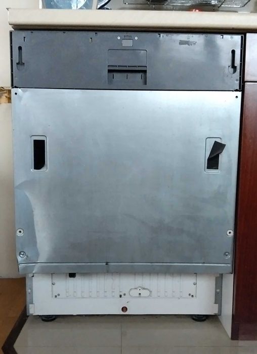 Продавам съдомиялна за вграждане 12 комплекта HOTPOINT ARISTON