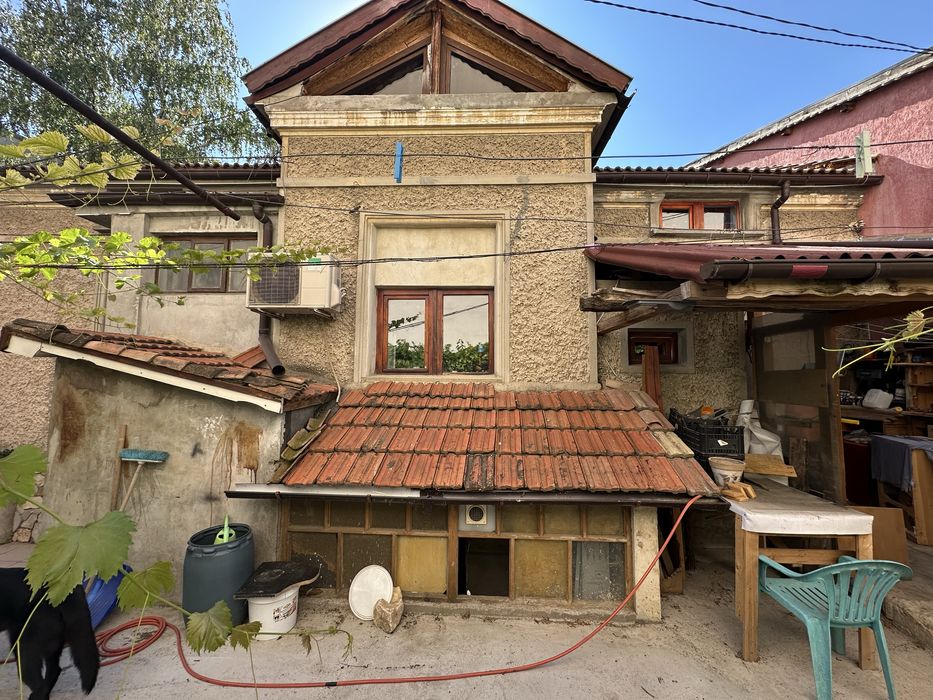 Продавам къща в идеален център на Добрич, 140 м2. Готова за нанасяне!