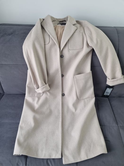 Абсолютно новое пальто