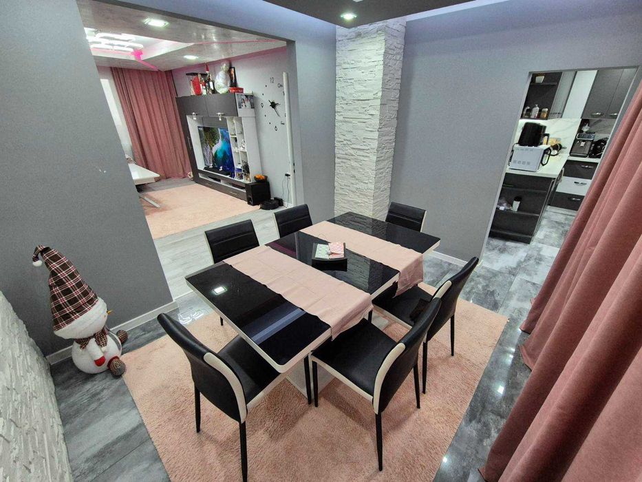 Луксозно обзаведен и отремонтиран апартамент .