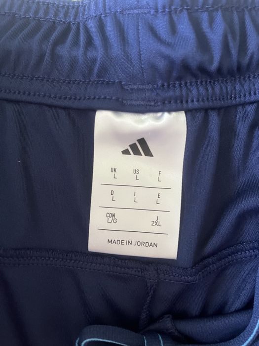 Спортни шорти Adidas нови