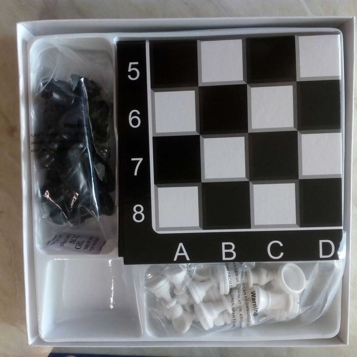 Нов Шах и Дама 2 в 1.Нов комплект перца за Бадминтон,федербал.