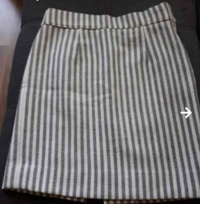 Дамска вълнена къса пола.