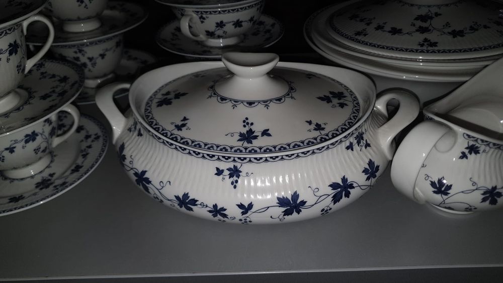 Serviciu masa porțelan veritabil Royal  Doulton  York Town