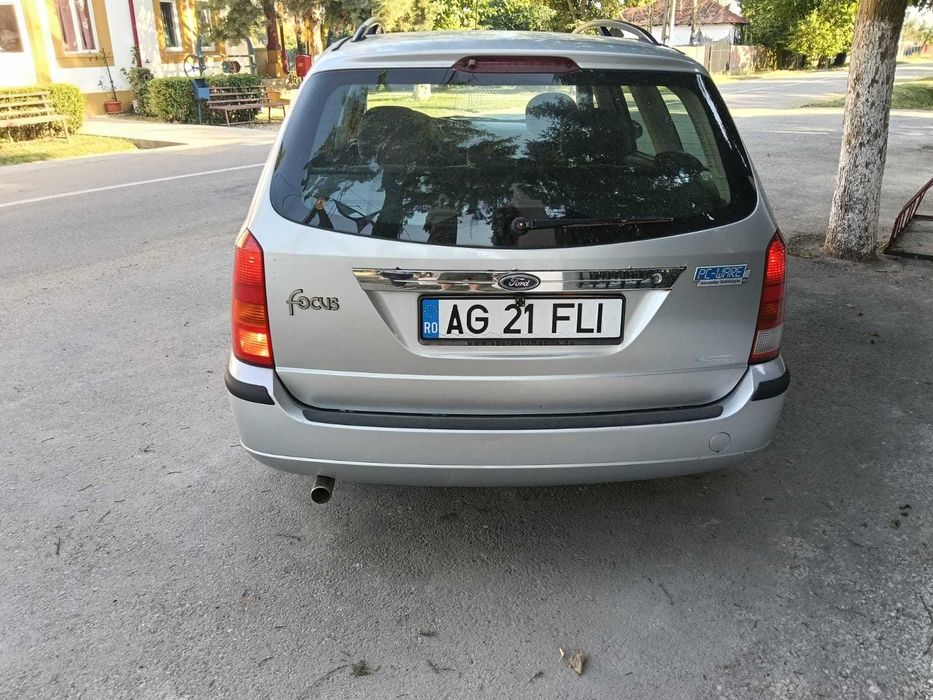 Vând Focus Ghia Benzină