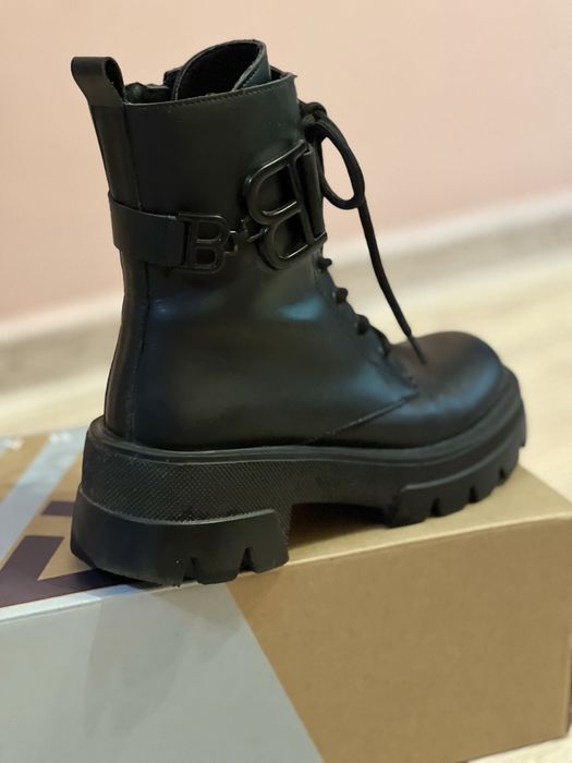 Ботинки на девочку натуральная кожа 34-35 размер