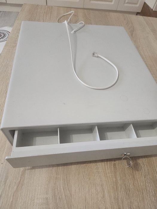 Sertar de bani metalic