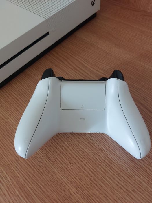 Vând Xbox One S de 1T