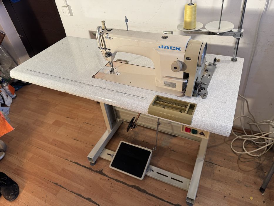 Masina de cusut industriala jack