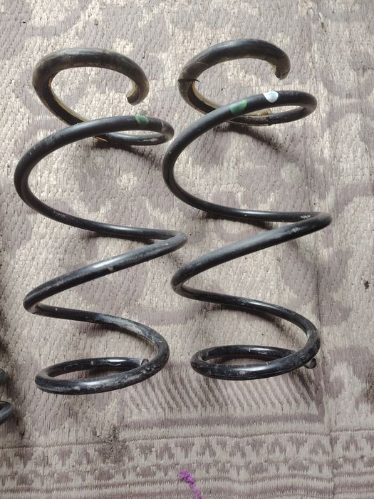 Стойки, пружины на Рено Логан.