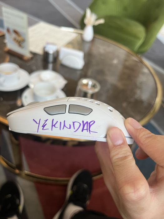 продам игровую мышь с автографами легенд кс2