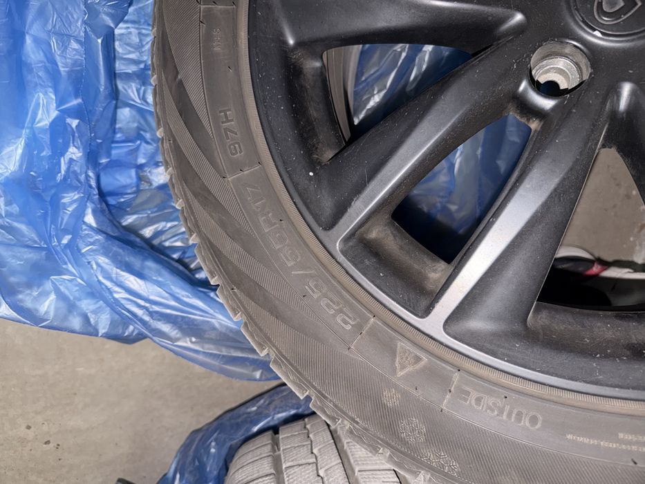 Оригинални джанти Infiniti 17 5x114.3 ET45 7.5J + зимни гуми