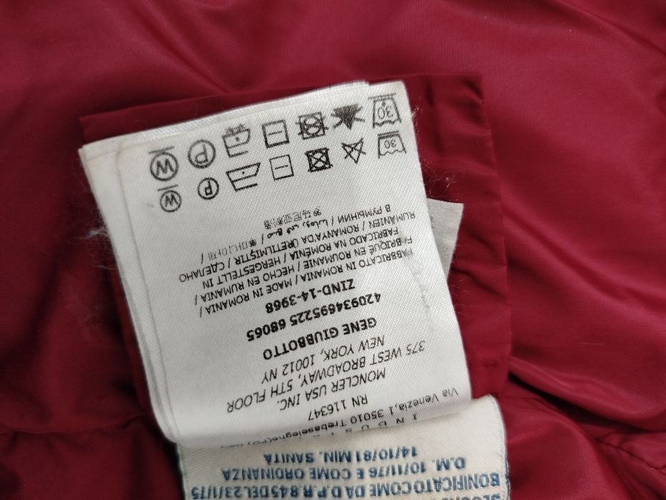 Женская куртка от бренда Moncler