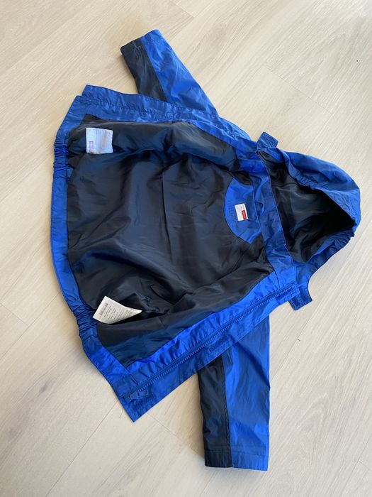 Vand geaca impermeabila 1-2 ani.