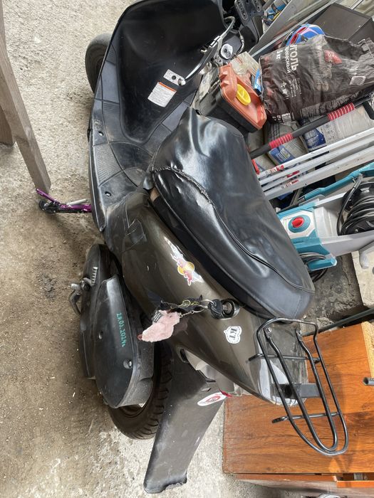 планшет два мопеда японец и китаец