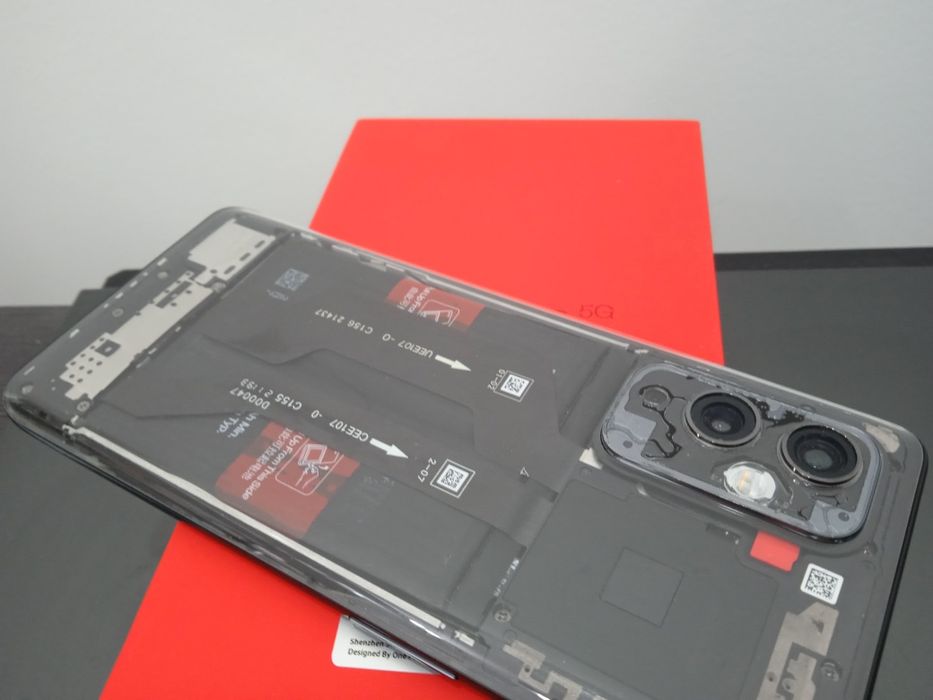 Телефон OnePlus 1+