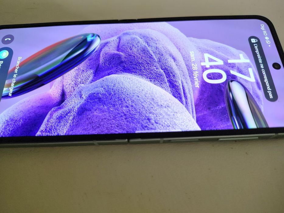 Vând Samsung  Galaxy Flip 6