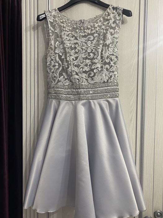 Rochie de ocazie cu aplicatii