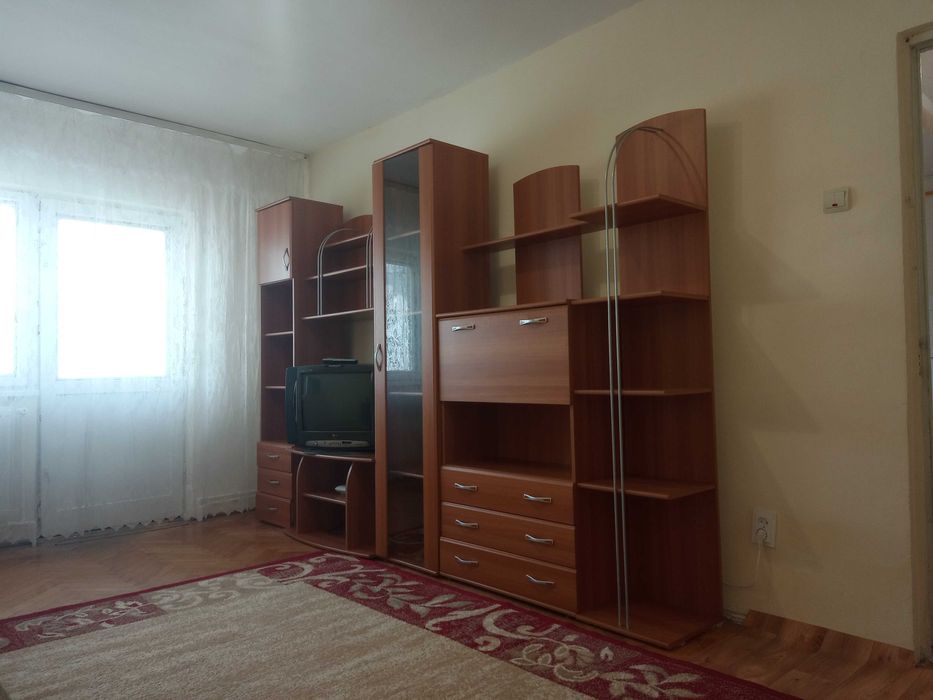 Închiriez ap.2 cam. centru, centrală proprie