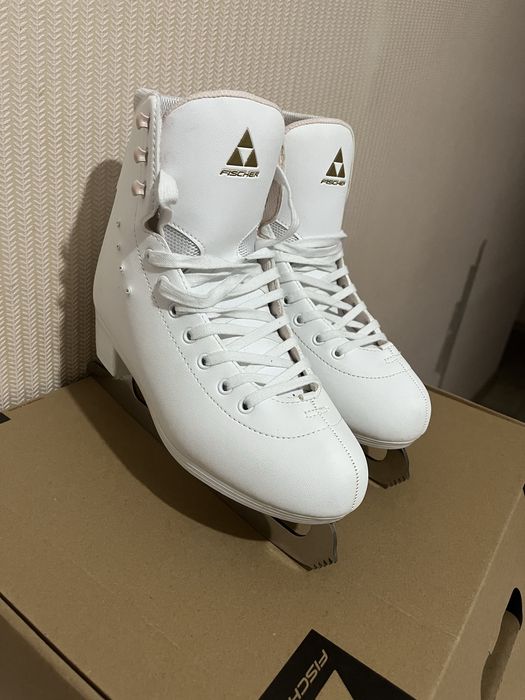 Продам коньки фигурные