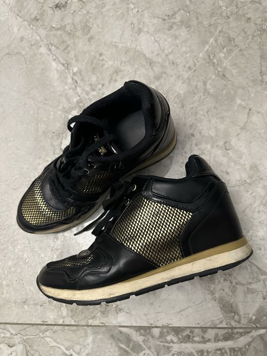 Кроссовки женские