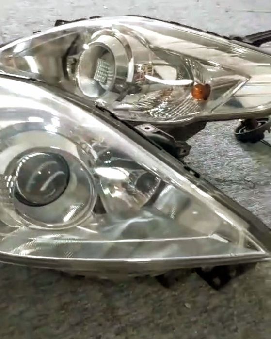 Faruri cu lupe pentru Mazda 5