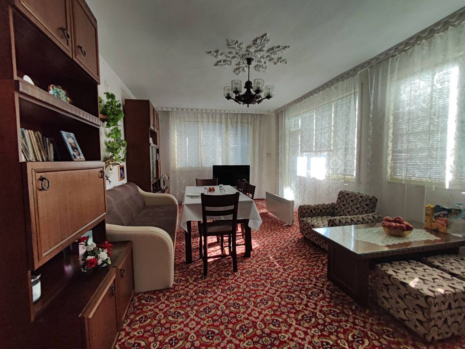 Продава се Етаж от къща в Генерал Тошево - 240 кв.м за 202 €/кв.м - Снимка #16
