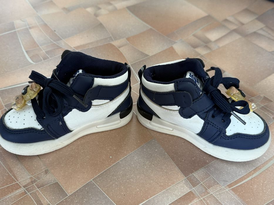 Детские кроссовки 24 размер