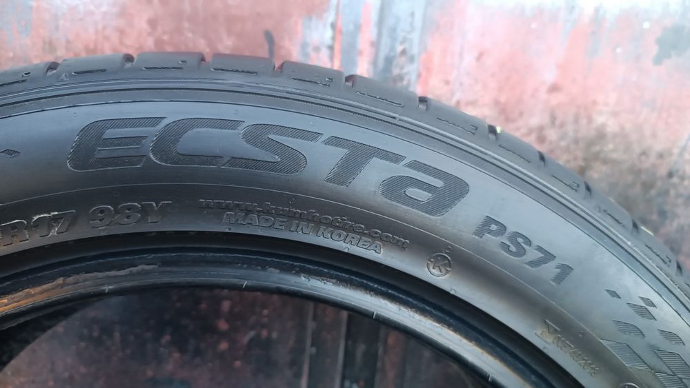 225/50/17 Kumho .