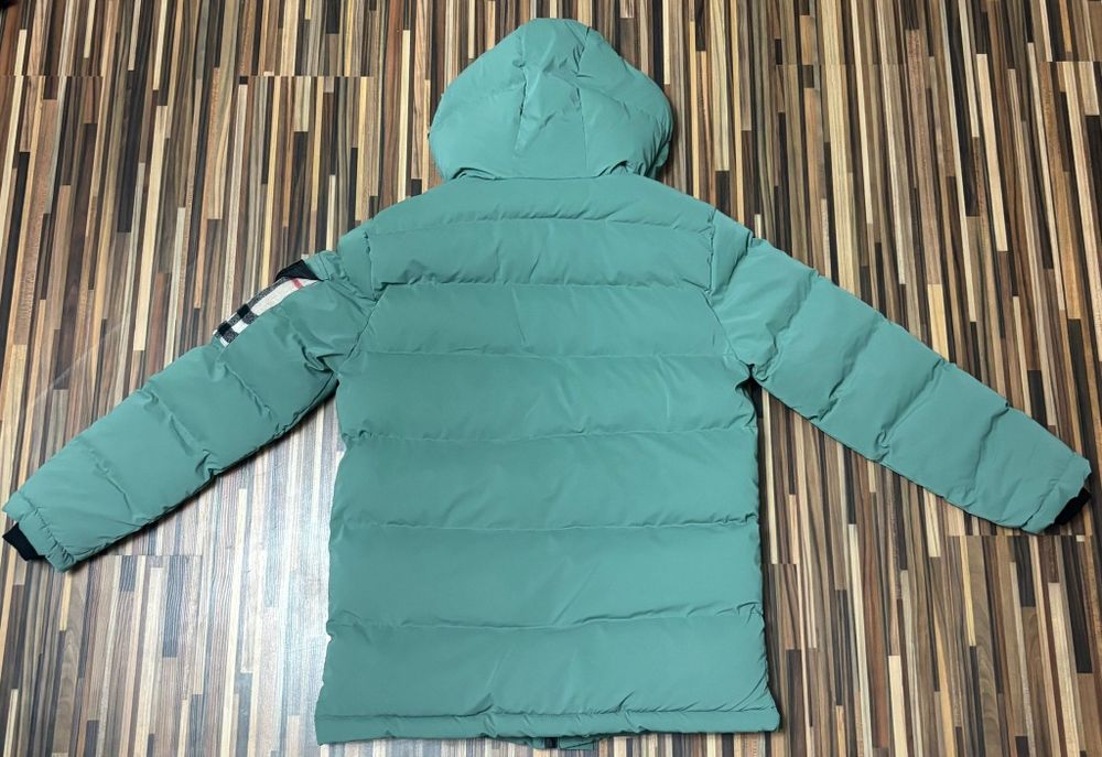 Vând geaca noua de bărbați Burberry