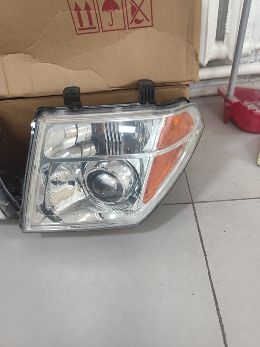 Фары на Nissan Pathfinder
