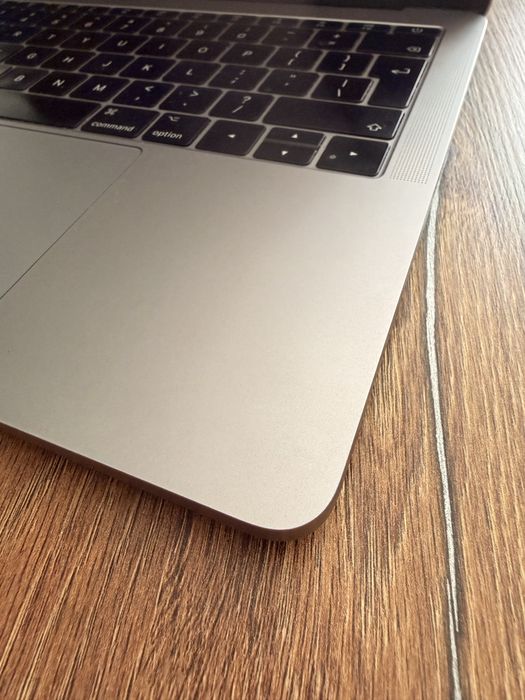 Като НОВ Macbook Pro Mid 2017