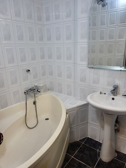 Inchiriez apartament semidecomandat 3 camere Giulesti